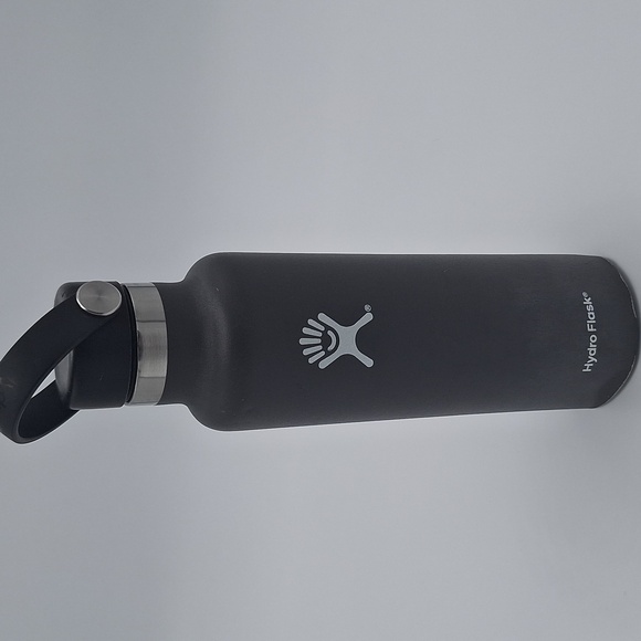 Hydro Flask Stainless Steel Bottle in Charcoal 21 Oz. - Picture 1 of 8